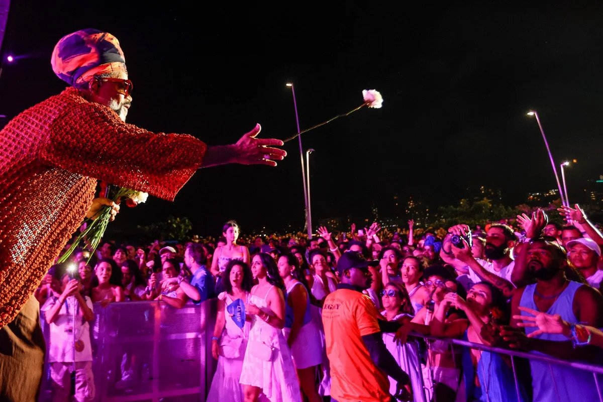 Enxaguada de Yemanjá 2026 reúne Carlinhos Brown e convidados no Rio Vermelho